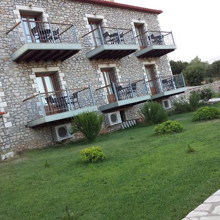 Hotel Pelasgos Karítaina エクステリア 写真