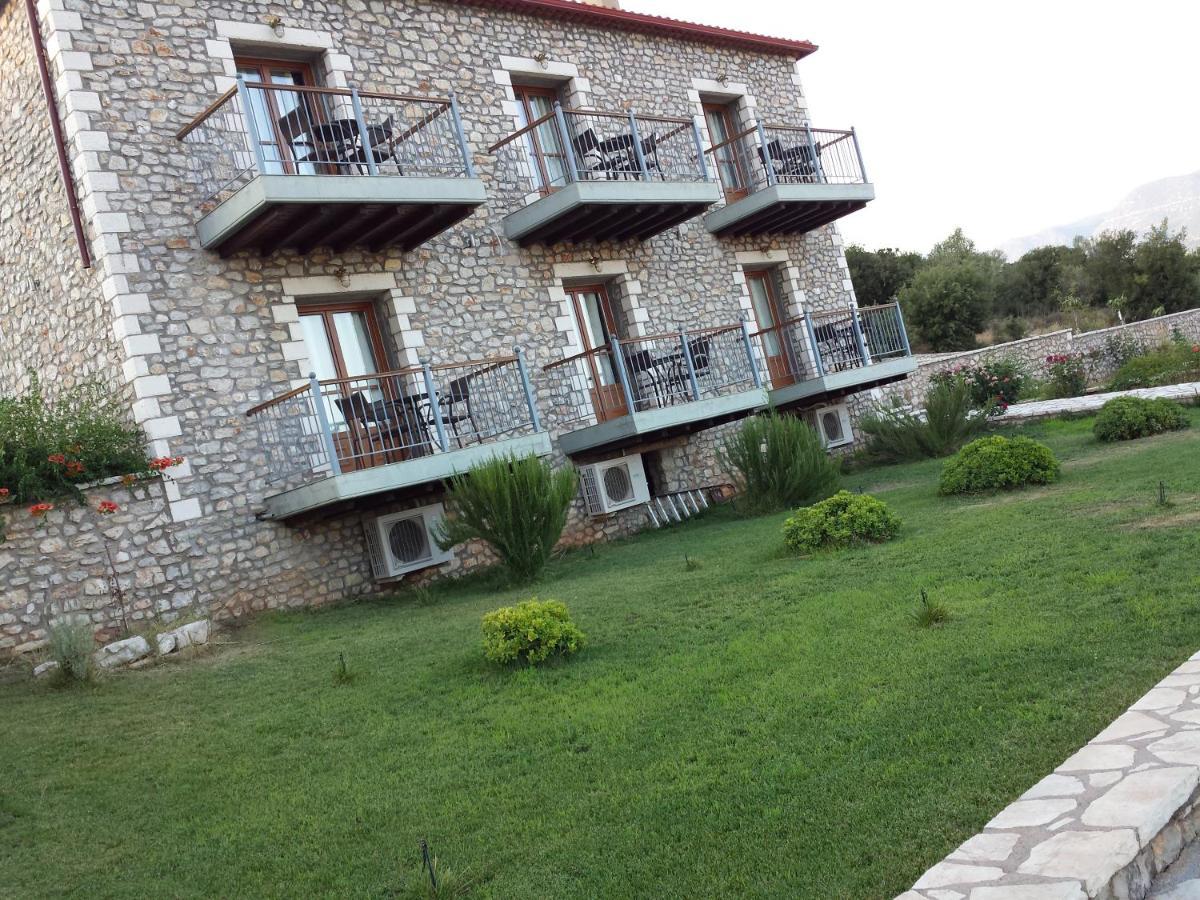 Hotel Pelasgos Karítaina エクステリア 写真